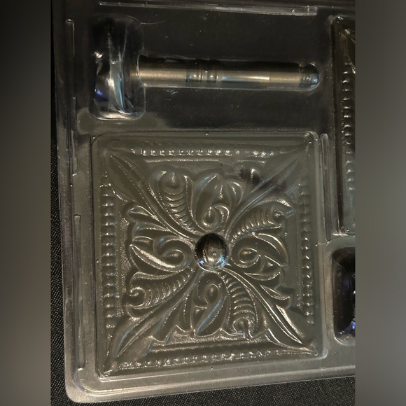 JC Penney Home Collection Decorative Square Leaf Antique Bronze Holdbacks-2 New - Picture 4 of 9